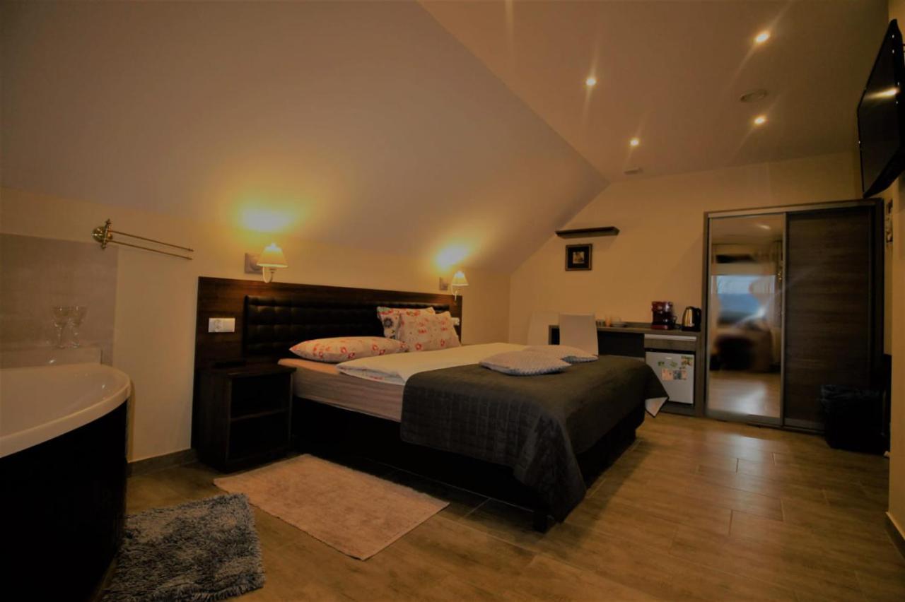 Villa Magiczny Zakatek Dabrowa Dolna Esterno foto
